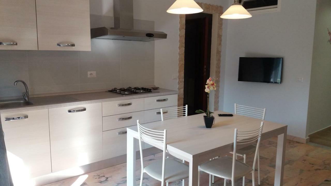 Relax Due Passi Dal Mare Apartment Spadafora Exterior photo
