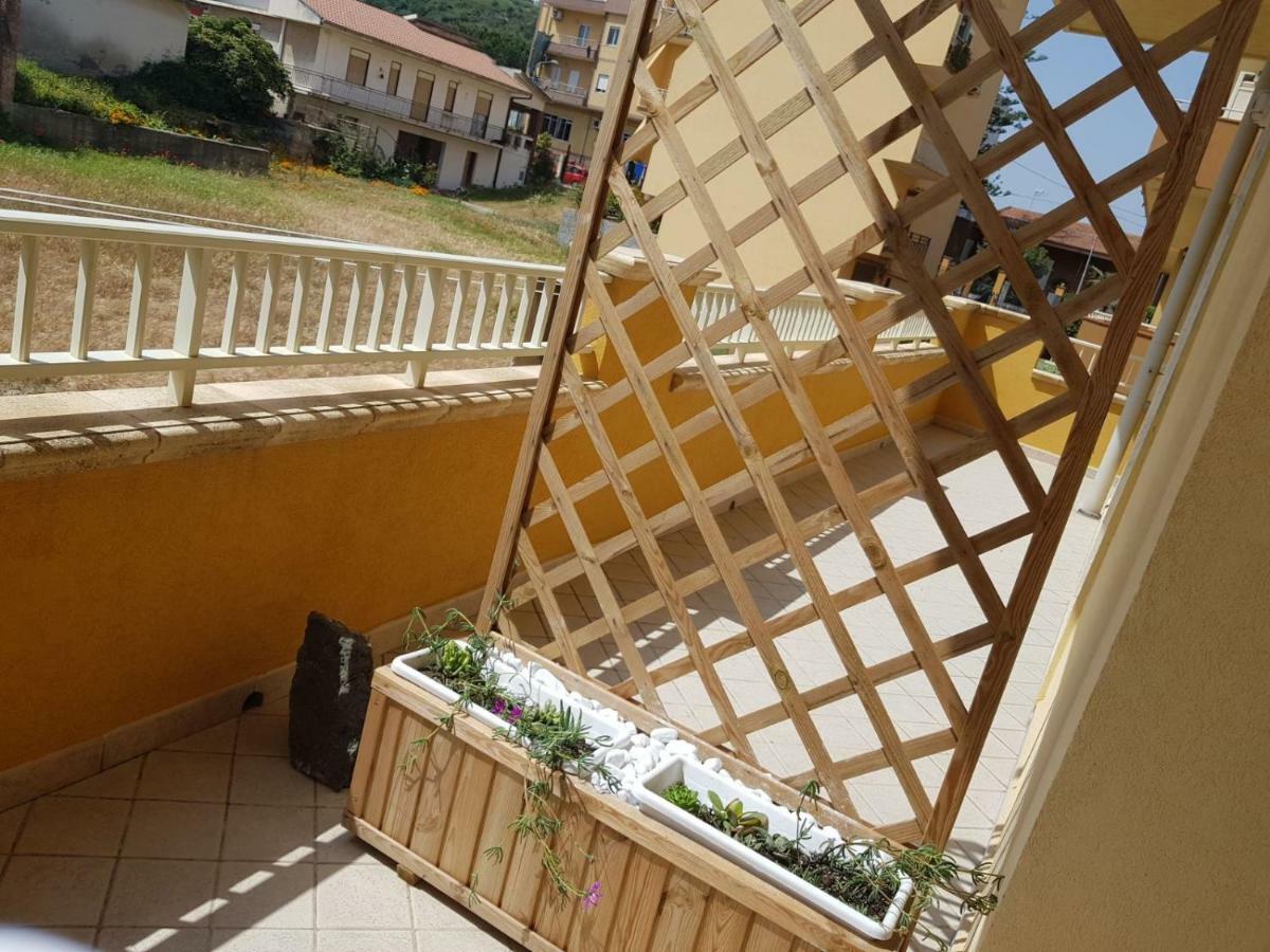 Relax Due Passi Dal Mare Apartment Spadafora Exterior photo